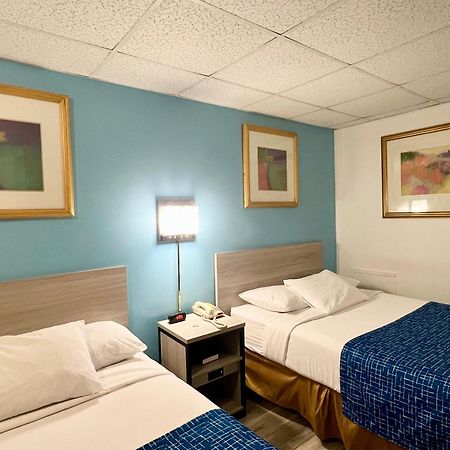 Travelodge By Wyndham Хърши Екстериор снимка
