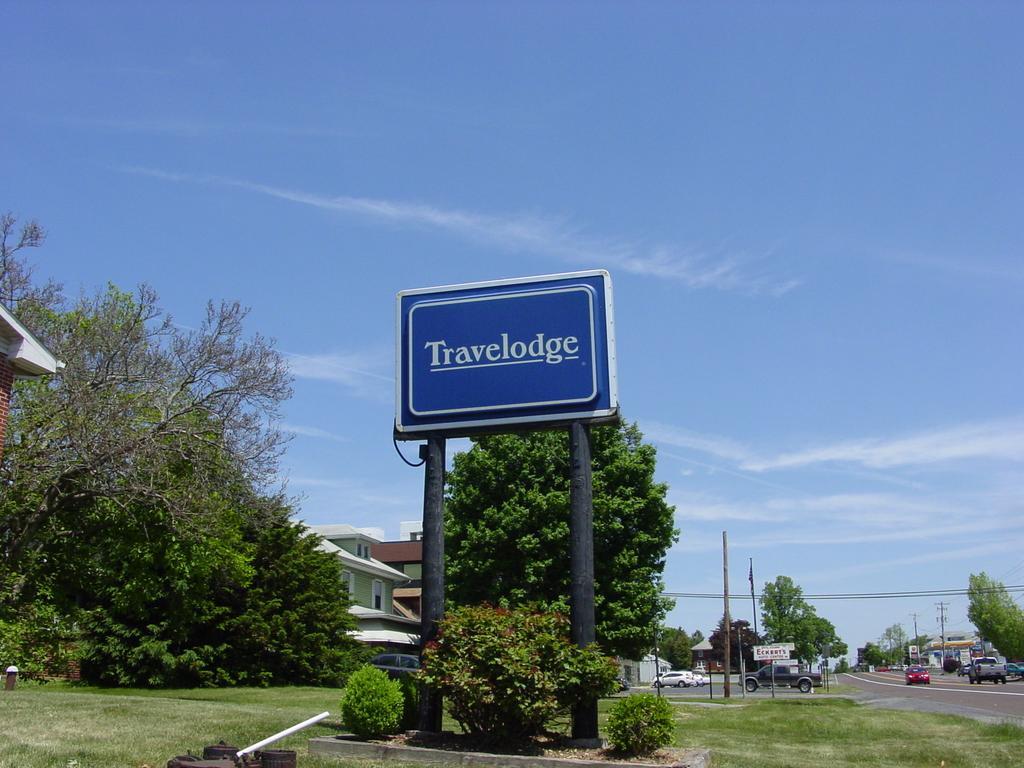 Travelodge By Wyndham Хърши Екстериор снимка