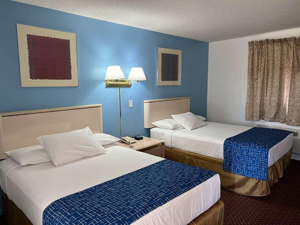 Travelodge By Wyndham Хърши Стая снимка