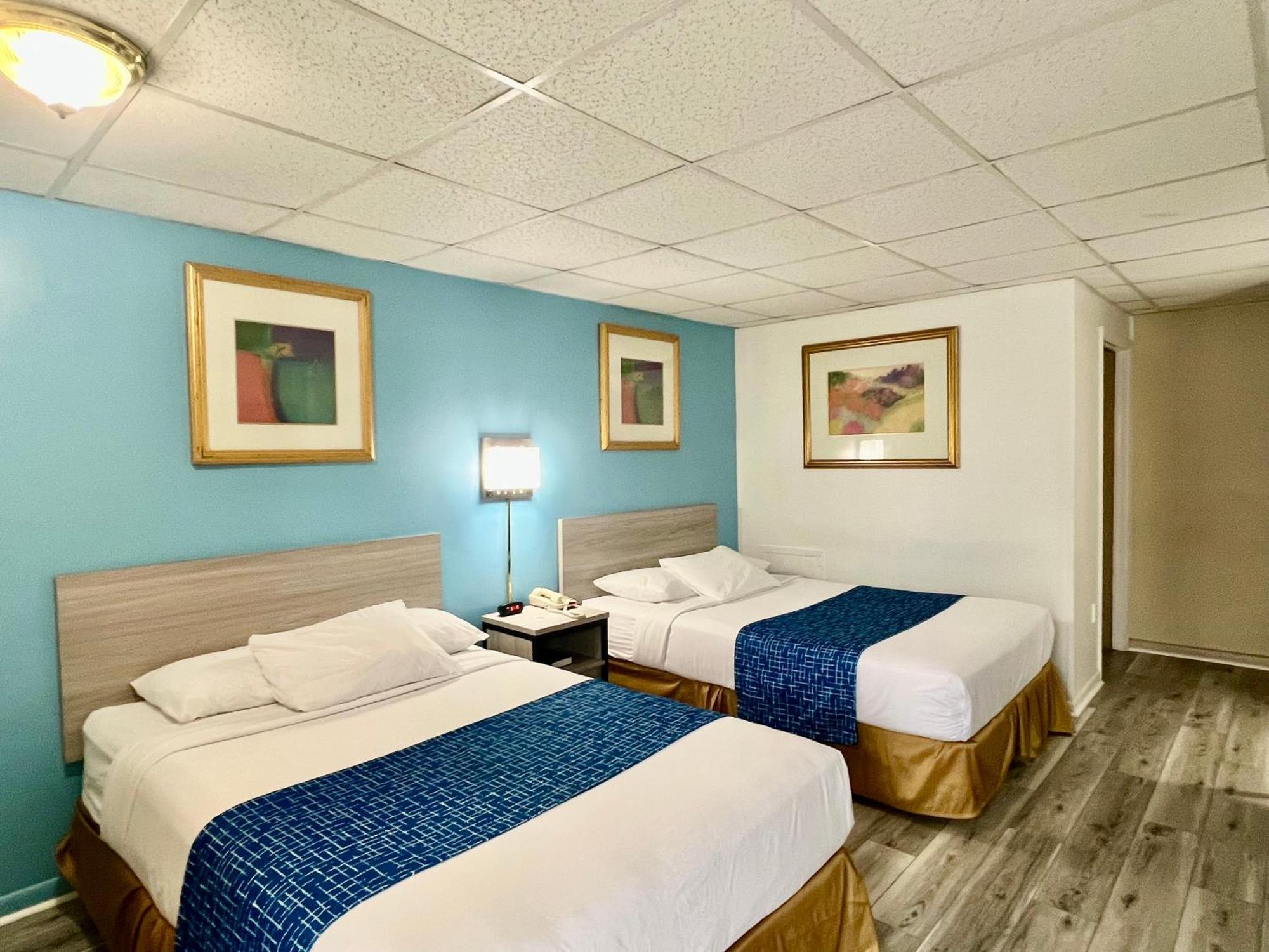 Travelodge By Wyndham Хърши Екстериор снимка