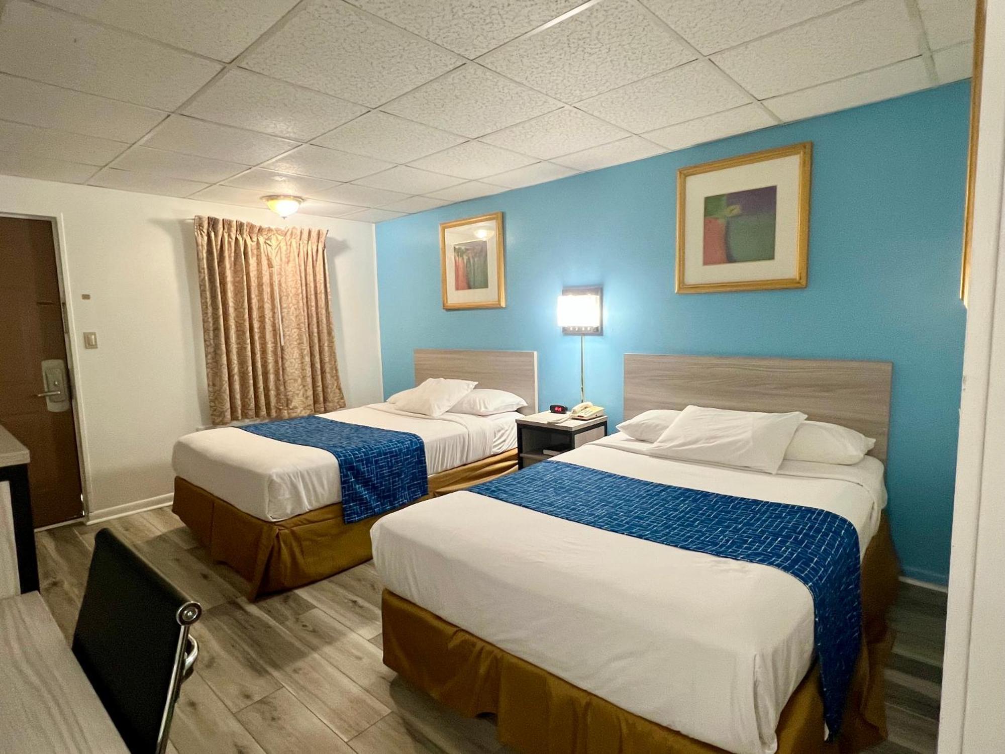 Travelodge By Wyndham Хърши Екстериор снимка