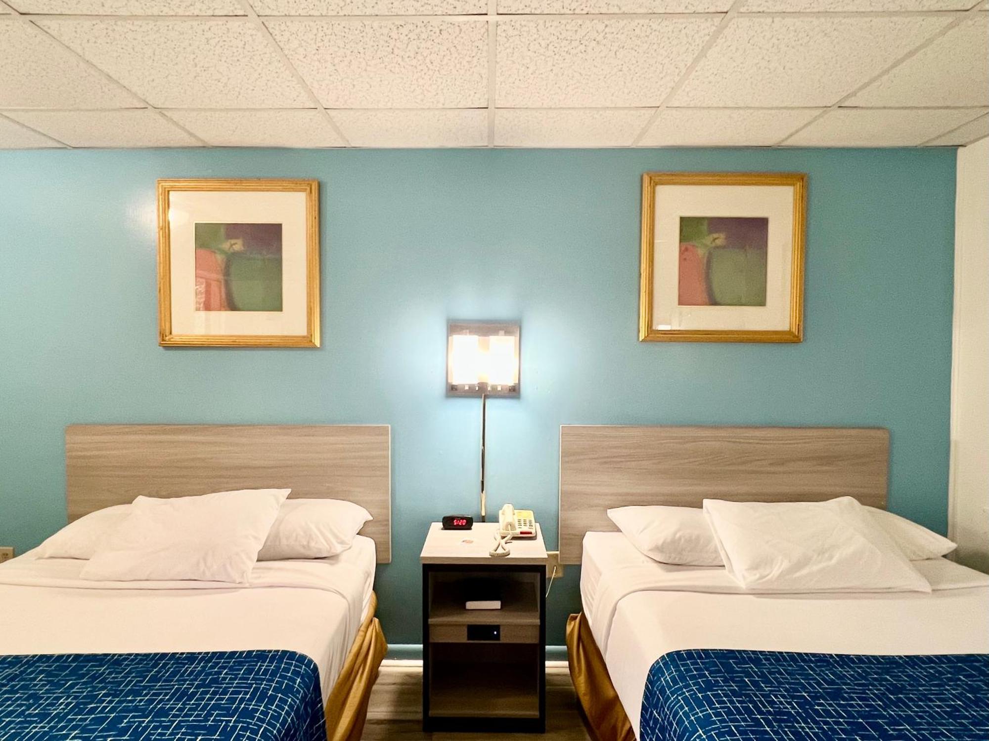 Travelodge By Wyndham Хърши Екстериор снимка