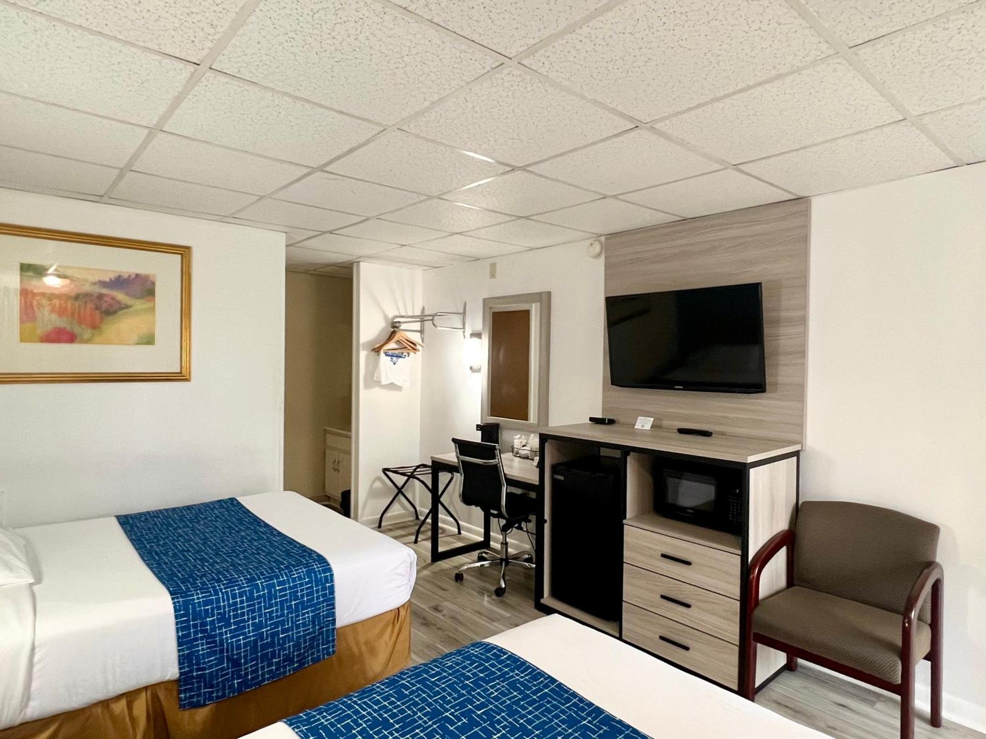 Travelodge By Wyndham Хърши Екстериор снимка