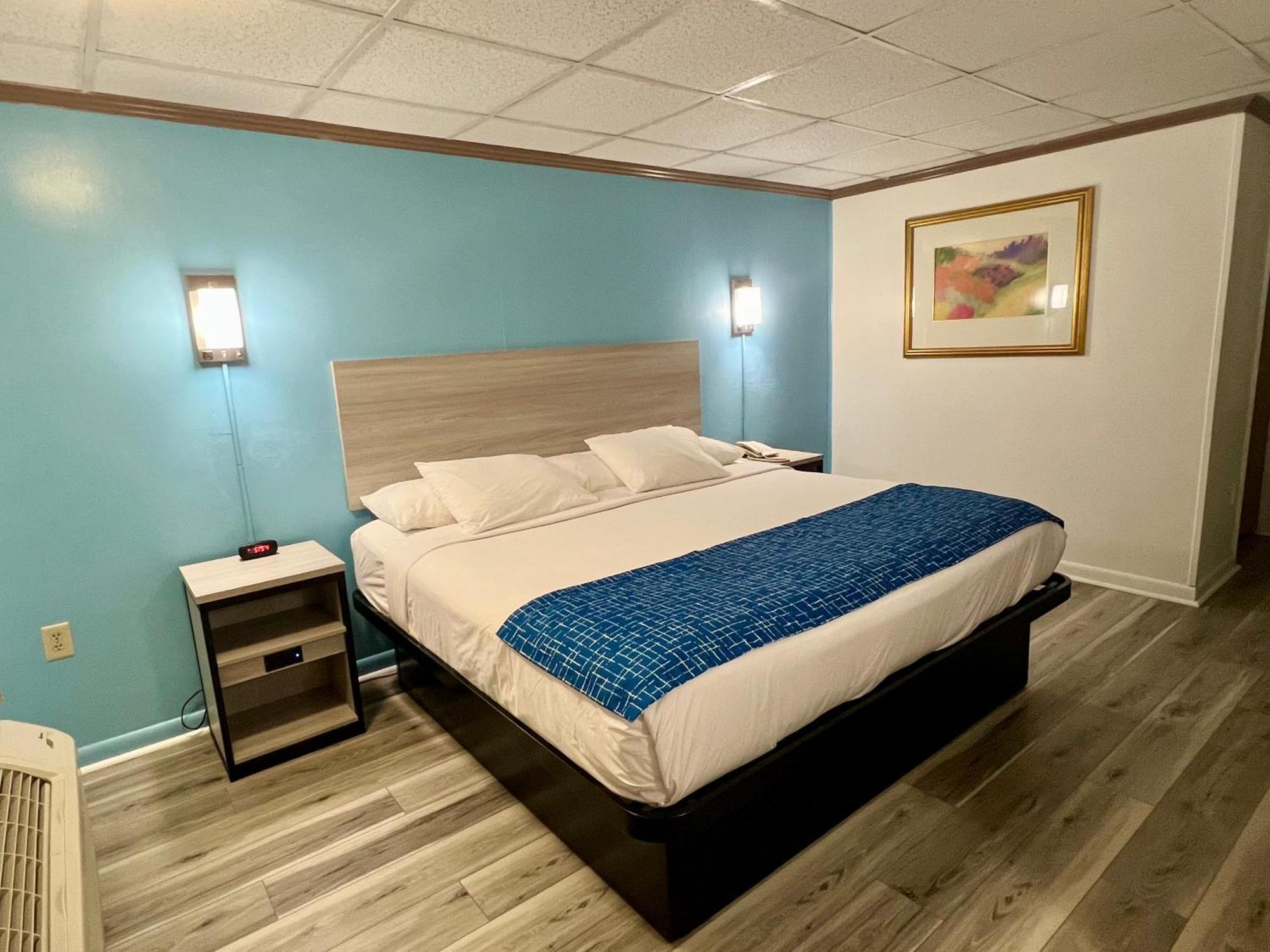 Travelodge By Wyndham Хърши Екстериор снимка